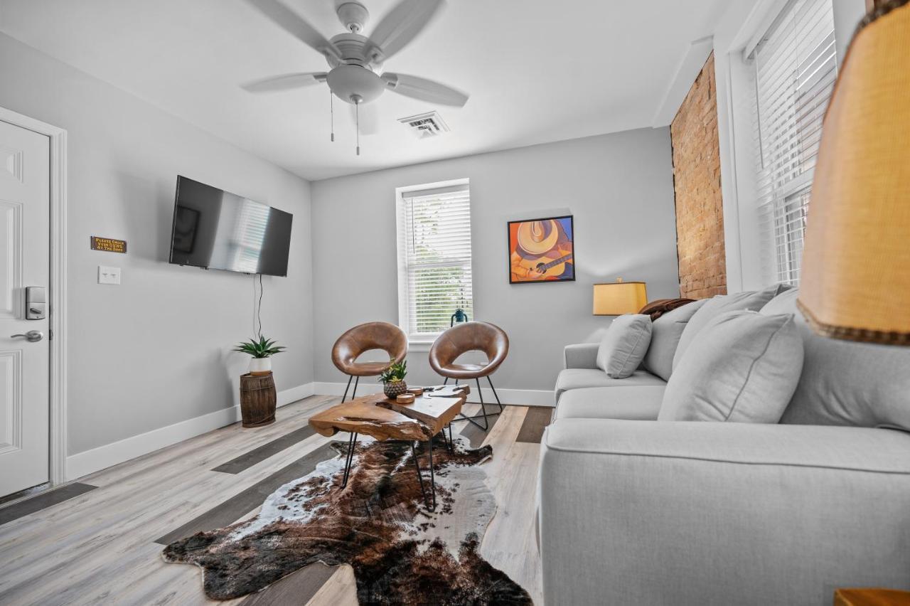 Apartamento Wild West Getaway Saint Charles Exterior foto