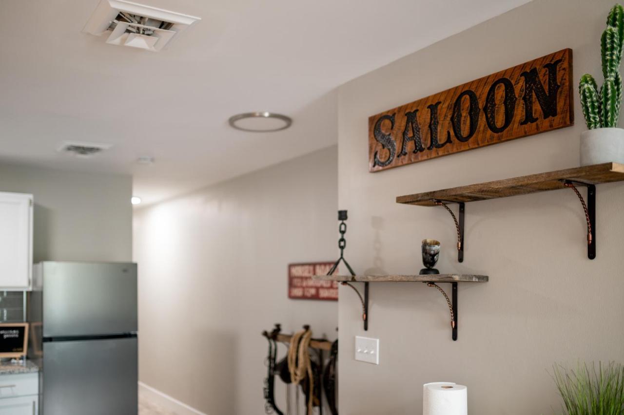 Apartamento Wild West Getaway Saint Charles Exterior foto