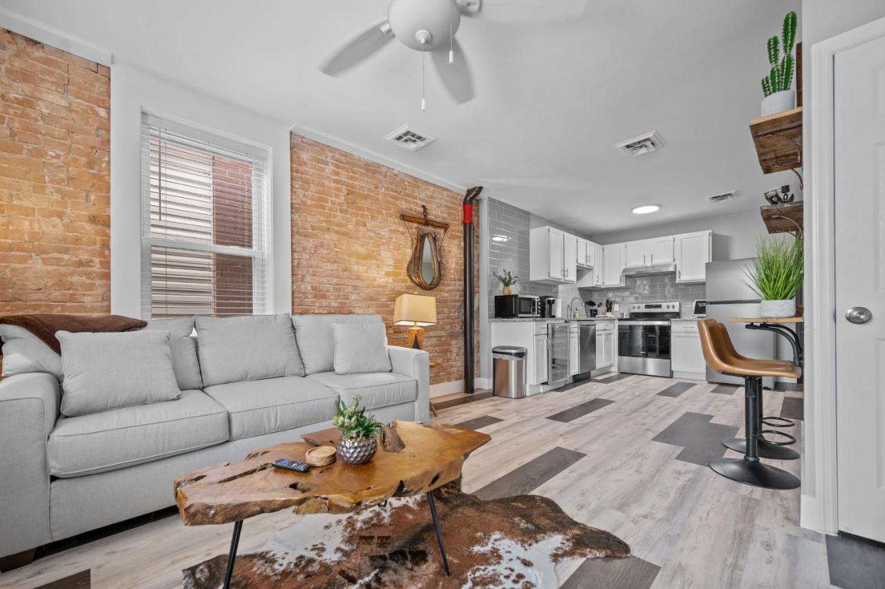 Apartamento Wild West Getaway Saint Charles Exterior foto