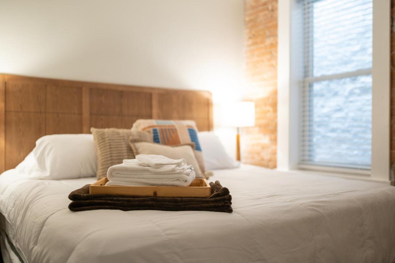 Apartamento Wild West Getaway Saint Charles Exterior foto