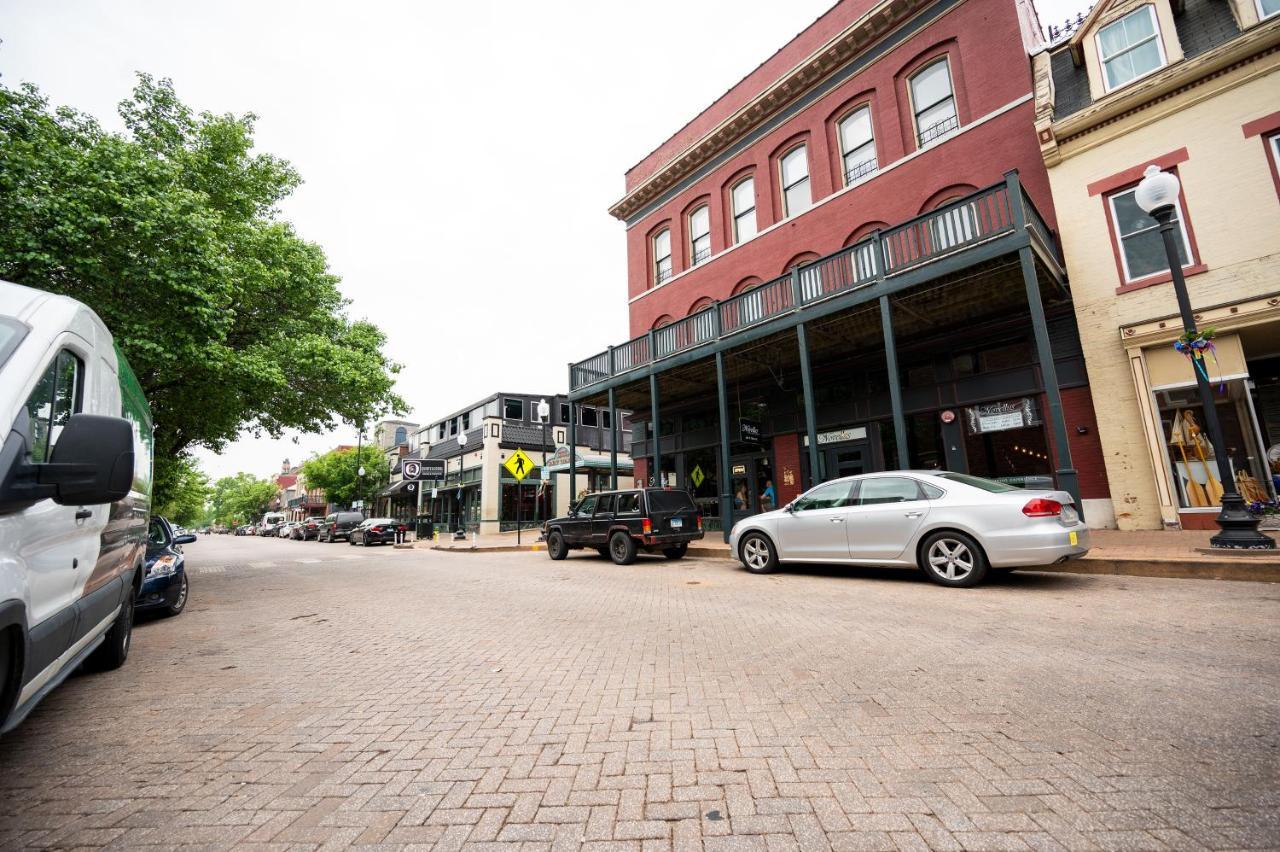 Apartamento Wild West Getaway Saint Charles Exterior foto